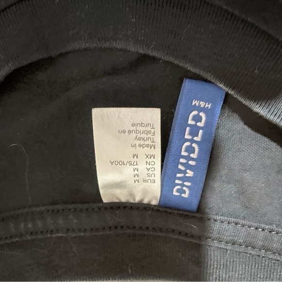 Divided - Grande Amore Pullover Short Sleeves - Roses back panel Size Medium - Picture 8 of 8